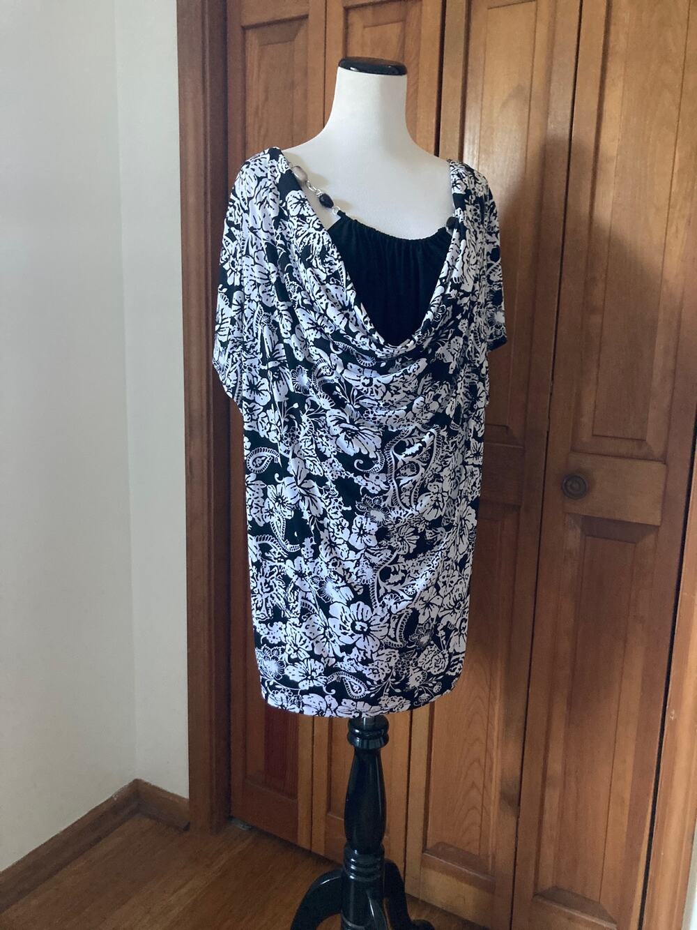 Susan Lawrence Black and White Stretch Pullover Top, Size 3X